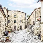 A Il Frassino Del Borgo Di Ghiora By Interhome